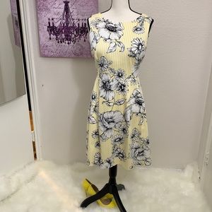 🌼 Floral Dress - Anne Klein - Sleeveless - Yellow - Size 12 - Flowy
